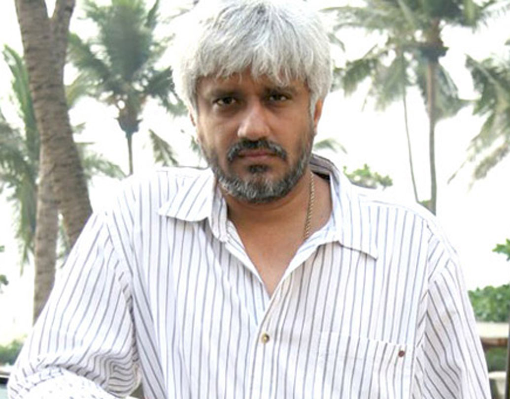 গুজরাতে জন্ম বিক্রম ভট্টের। মাত্র ১৪ বছর বয়স থেকেই তিনি সিনেমার সঙ্গে যুক্ত। খুব কম বয়সেই বিয়ে করে নেন ছেলেবেলার বান্ধবী অদিতিকে।