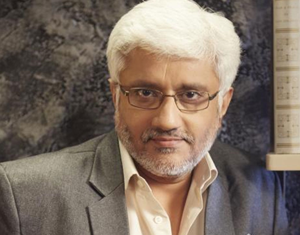 অবসাদ কাটাতে, ভাল থাকার জন্য আরও বেশি ফোকাস করেন কেরিয়ারে। তখন ‘আঁখে’ ফিল্মের শুটিং শুরু করেন তিনি। মুখ্য চরিত্রে নেন আমিশা পটেলকে। দু’জনের সম্পর্ক ক্রমে আরও গভীর হতে শুরু করে।