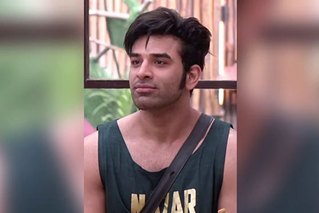 বিগ বস হাউস থেকে এই সপ্তাহে বার হওয়ার জন্য কোন প্রতিযোগী সবচেয়ে বেশি ভোট পাবেন? এই নিয়েই এখন প্রতিযোগীদের মধ্যে আলোচনা চলছে। প্রত্যেকেই ছক সাজাতে ব্যস্ত। এর মধ্যে পরশ ঘুরপথে শেফালিকে বুঝিয়ে দেন তিনি যেন দেবলীনাকে নমিনেট না করেন। তাহলে তাঁকেই সবাই দোষারোপ করবেন।