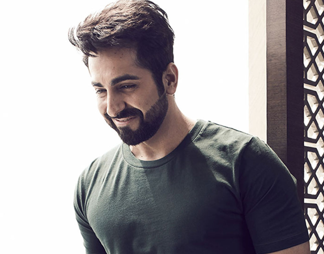 তাহিরার প্রতি তখন ক্লাসের অনেক ছেলের ক্রাশ। তার উপর ক্লাসে তাঁর থেকেও অনেক হ্যান্ডসম ছেলে রয়েছে। তাহিরা পছন্দ করবে আয়ুষ্মানকে! বন্ধুর কথা কিছুতেই বিশ্বাস করতে পারছিলেন না তিনি। কাউকে জিজ্ঞাসা করে বিষয়টা যাচাই করাও সম্ভব ছিল না। এর মাঝে তাঁদের দু’জনের বাবা এসে পড়েন। কাহিনিতে টুইস্ট হয়।