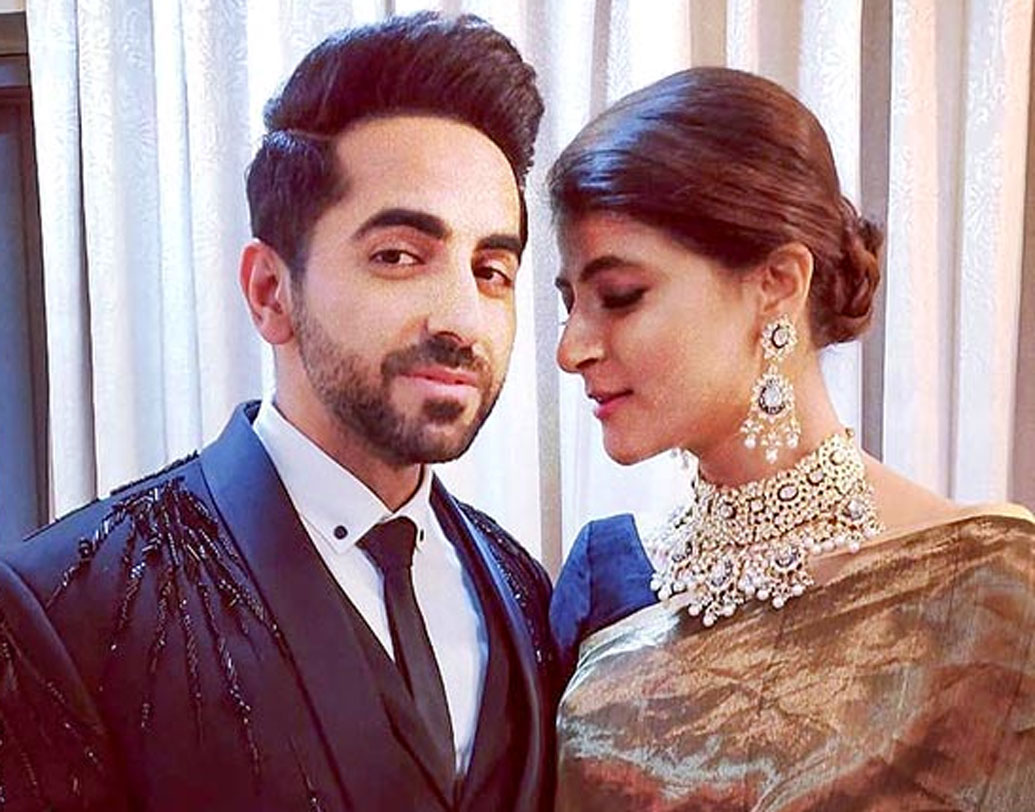 জ্যোতিষীর বাড়িতে পৌঁছে রীতিমতো থ হয়ে যান তাহিরা। এই বাড়িটাই আয়ুষ্মান খুরানার! সেই দিনই প্রথম তাঁরা একে অপরের সঙ্গে কথা বলেন। সারা রাত দু’জনে গল্প করেছিলেন। আয়ুষ্মান গান গেয়ে শুনিয়েছিলেন, আর ক্রমে তাঁকে আরও ভাল লেগে যাচ্ছিল তাহিরার।