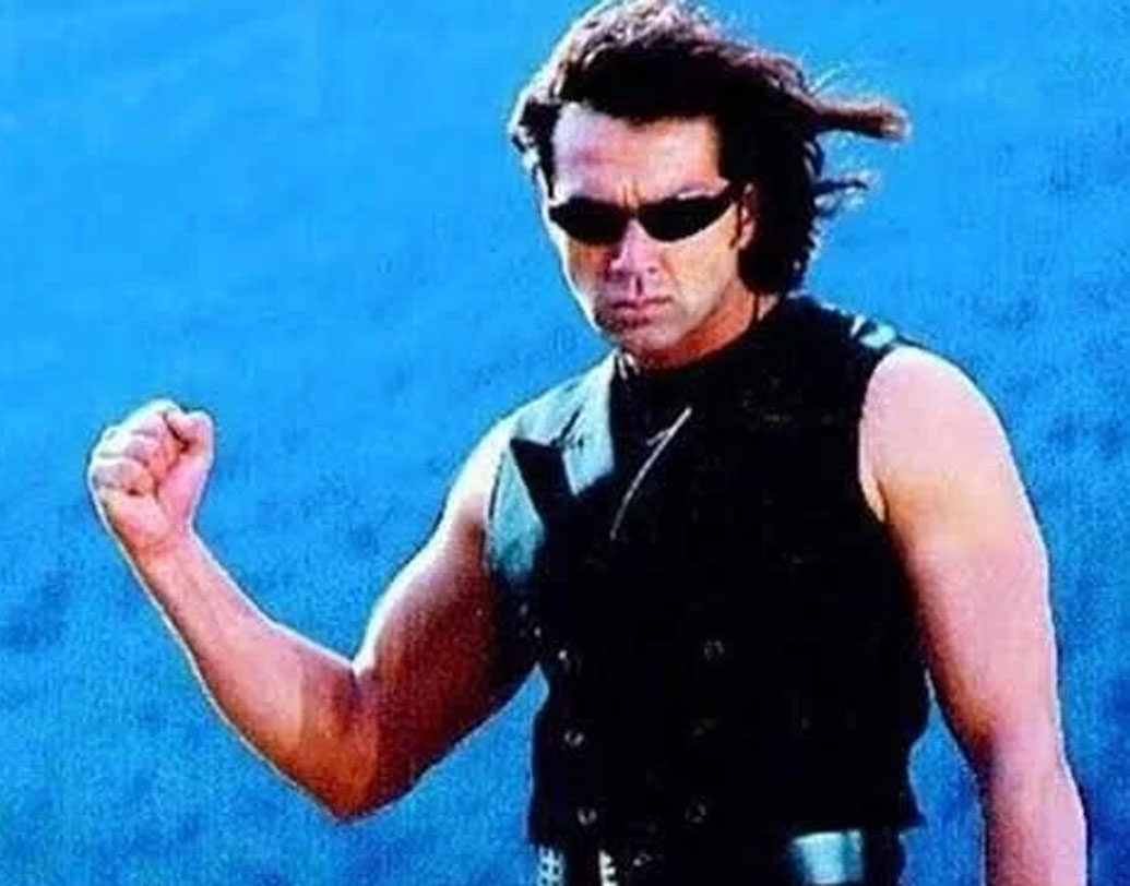 তাঁর প্রথম ছবি ‘দিল সে’, সে বছরই ববি দেওলের বিপরীতে ‘সোলজার’ ছবিতে অভিনয় করেন তিনি। তার পরই দর্শকদের নজরে আসেন।