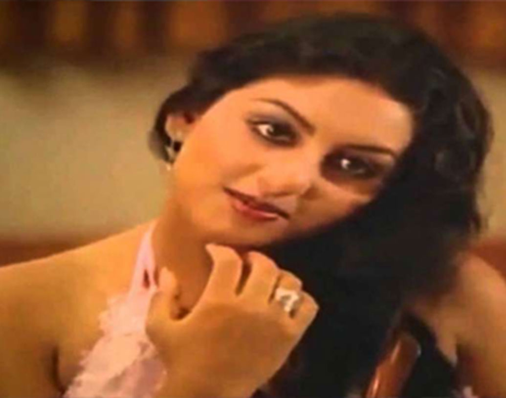 দীপিকা পাডুকোন বা প্রিয়াঙ্কা চোপড়ার মতো হয়তো সবাই এক নামে তাঁকে চেনেন না, তবে দক্ষিণী ফিল্মে আশির দশকের জনপ্রিয় অভিনেত্রী ছিলেন নিসা নুর।  