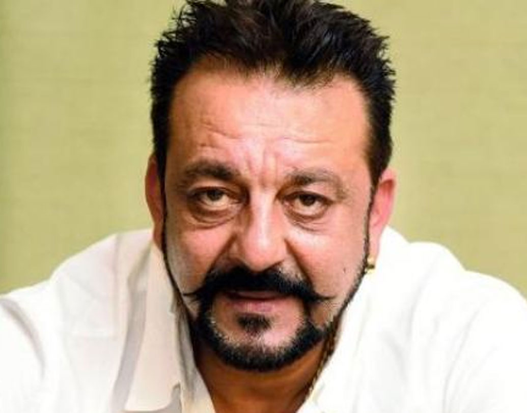 সঞ্জয় দত্ত: মুন্নাভাইকে ড্রাগ এবং অ্যালকোহলের নেশার জন্য অনেক মূল্য চোকাতে হয়েছে। কেরিয়ারে প্রচুর ক্ষতি তো হয়েইছে, পাশাপাশি তাঁর প্রেমিকা টিনা মুনিমও তাঁকে ছেড়ে চলে গিয়েছিলেন এই নেশার জন্য।