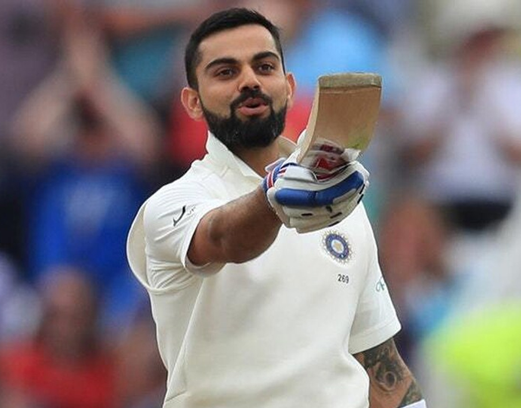 বিরাট কোহালি: ২০১৪ সালে ভারতের অস্ট্রেলিয়া সফরের প্রথম টেস্টে দুই ইনিংসেই শতরান করেছিলেন বিরাট কোহালি। অস্ট্রেলিয়ার সাত উইকেটে ৫১৫ রানের জবাবে প্রথম ইনিংসে ১১৫ করেন কোহালি। ১৮৪ বলের ইনিংসে ছিল ১২ চার। ভারত তোলে ৪৪৪।