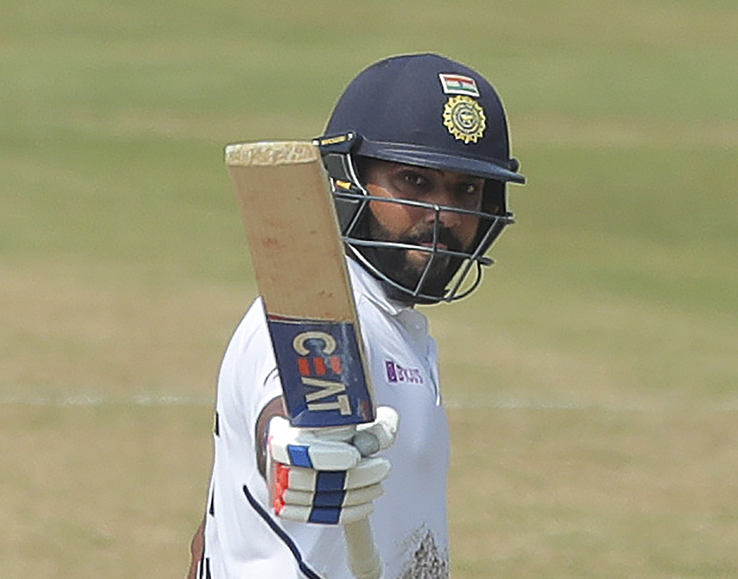 দ্বিতীয় ইনিংসে রোহিতের ব্যাট থেকে আসে ১২৭। তাঁর দাপটেই প্রোটিয়াদের সামনে ৩৯৫ রানের জয়ের লক্ষ্য ছুড়ে দেয় কোহালির দল। ভারত জেতে ২০৩ রানে। ম্যাচের সেরা হন রোহিত। তাঁর প্রশংসায় উচ্ছ্বসিত হয়ে ওঠে ক্রিকেটমহল।