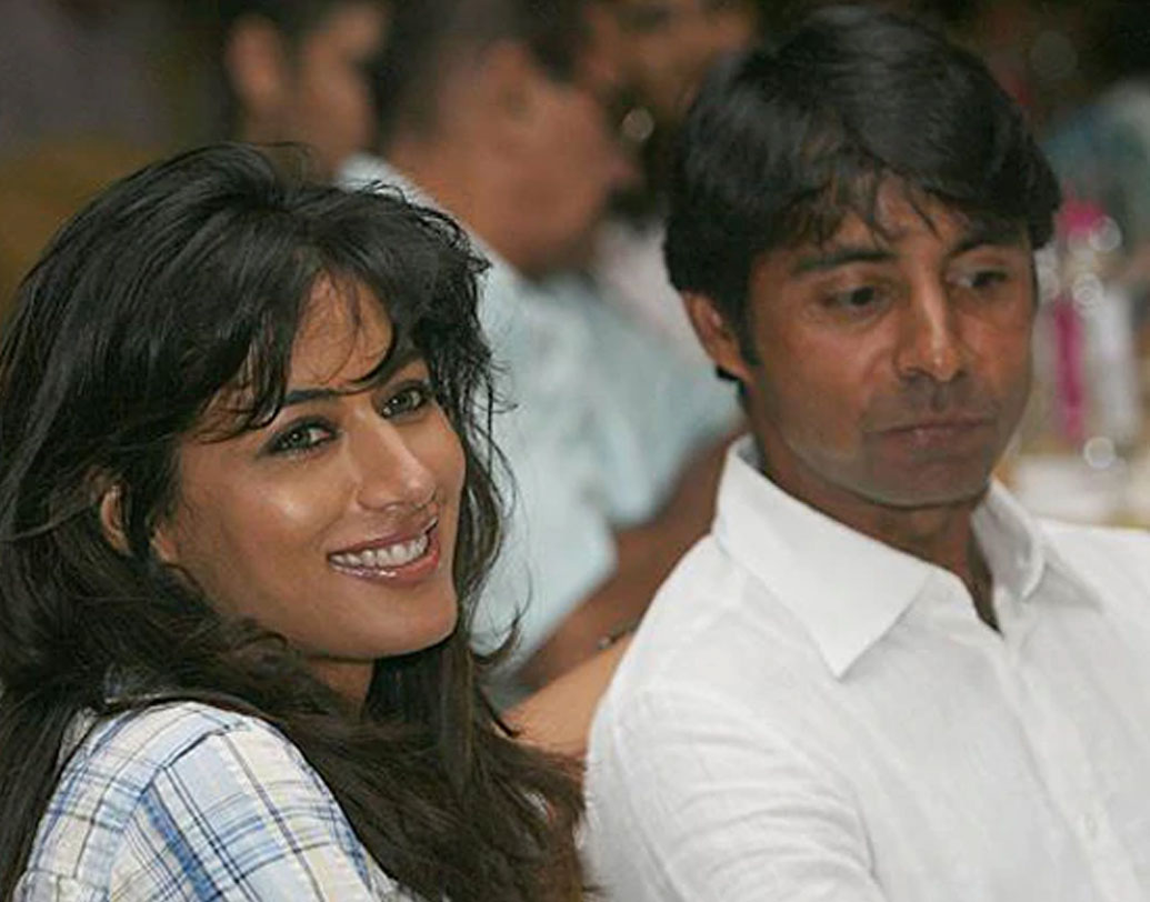 গল্ফার হওয়ার পাশাপাশি জ্যোতি একজন দক্ষ শিকারিও। গত বছর উত্তরপ্রদেশের কাতারনিয়াঘাট অভয়ারণ্যে তাঁর বিরুদ্ধে চোরাশিকারের অভিযোগও ওঠে।