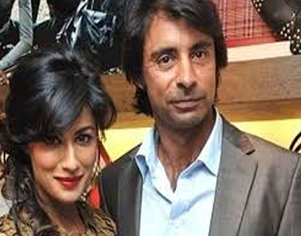 ২০১৮-র অক্টোবরে মহারাষ্ট্রে মানুষখেকো বাঘিনী অবনীকে হত্যা নিয়ে বিতর্ক চরমে উঠেছিল। অবনীকে শিকার করার পর্বেও বড় ভূমিকা ছিল জ্যোতি রণধওয়ারের।