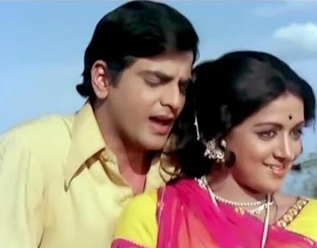 শোনা যায়, সে দিনের মাদ্রাজ, আজকের চেন্নাইয়ে হেমা-জিতেন্দ্রর বিয়ে হওয়ার কথা ছিল। জিতেন্দ্রর পরিবারেও পাত্রী হিসেবে হেমা ছিলেন বিশেষ পছন্দের। কিন্তু শেষ মুহূর্তে বন্ধ হয়ে যায় সেই বিয়ে।