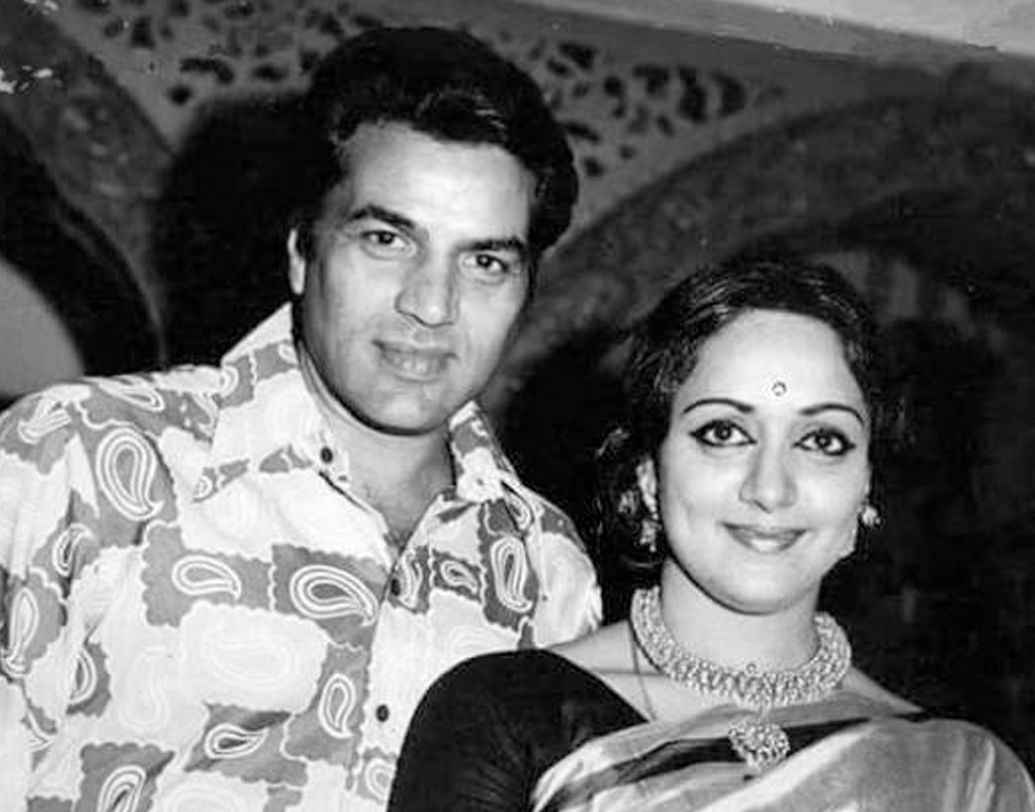 তবে বিয়ের জন্য ধর্মান্তরিত হওয়ার ঘটনাটি অস্বীকার করেন হেমা ও ধর্মেন্দ্র দু’জনেই। তাঁদের বিয়ে হয়েছিল আয়েঙ্গার মতে। কারণ, হেমা মালিনী ছিলেন তামিল আয়েঙ্গার সম্প্রদায়ের।