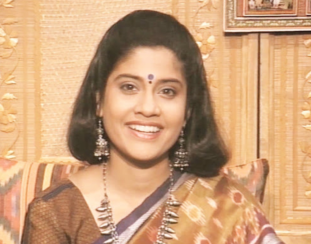 ‘ইমতিহান’, ‘সার্কাস’-এর মতো আইকনিক দূরদর্শনের সিরিয়ালেও রেণুকা ছিলেন উল্লেখযোগ্য নাম। ‘সার্কাস’ সিরিয়ালে রেণুকা ছিলেন শাহরুখ খানের সহঅভিনেত্রী। তখন অবশ্য শাহরুখ নবাগত। তারকার আলোকবৃত্ত থেকে বহু ক্রোশ দূরে। দূরদর্শন পরবর্তী যুগে বিভিন্ন বেসরকারি চ্যানেলের সিরিয়ালেও দাপটের সঙ্গে কাজ করেছেন রেণুকা।