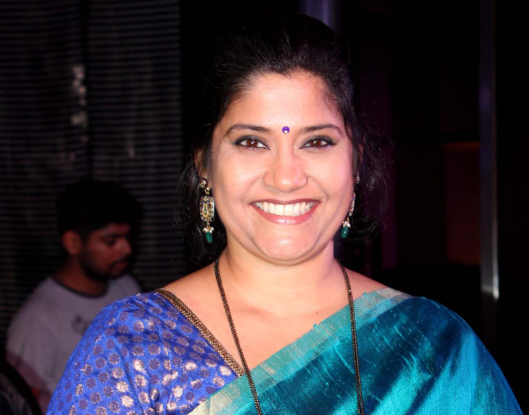 অভিনয় ও সঞ্চালনা, দুই-ই রেণুকা চালিয়ে গিয়েছেন সমান দক্ষতায়। দূরদর্শনের ‘সুরভি’-র পরবর্তী যুগেও সঞ্চালনায় নিজের জনপ্রিয়তা ধরে রেখেছিলেন রেণুকা।