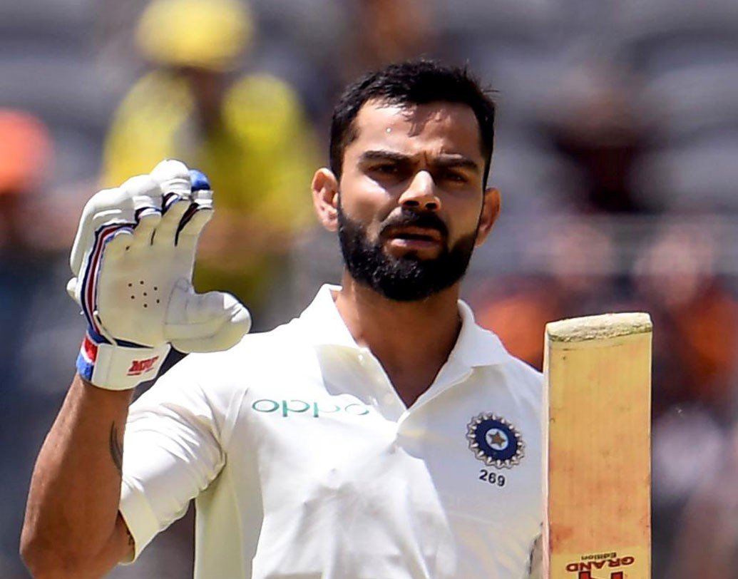 বিরাট কোহালি বিশাখাপত্তনমে প্রথম ইনিংসে করেন ২০। দ্বিতীয় ইনিংসে দ্রুত রানের খোঁজে নেমে ২৫ বলে অপরাজিত থাকেন ৩১ রানে। টেস্টে তাঁর ব্যাটে তিন অঙ্কের রান শেষবার এসেছে গত বছরের ডিসেম্বরে পারথে, অস্ট্রেলিয়ার বিরুদ্ধে। পুণেয় কি বড় রান পাবেন ভারত অধিনায়ক?