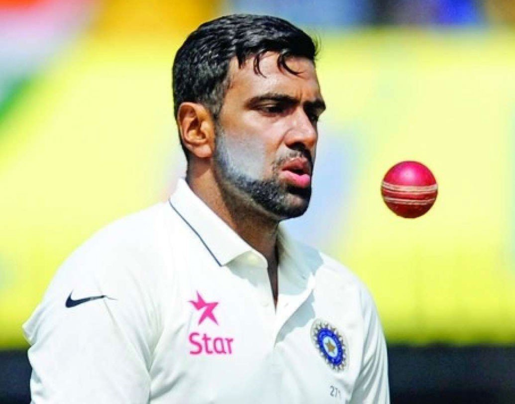 রবিচন্দ্রন অশ্বিনেরও ছিল প্রত্যাবর্তনের টেস্ট। এবং তিনি সফল। প্রোটিয়াদের প্রথম ইনিংসে ১৪৫ রানের বিনিময়ে নিয়েছেন সাত উইকেট। দ্বিতীয় ইনিংসে নেন এক উইকেট। টেস্টে ৩৫০ উইকেট হয়ে গেল তাঁর। ৬৬ টেস্টে এই কৃতিত্বে পৌঁছে মুরলীধরনের সঙ্গে একাসনে বসলেন তিনি।