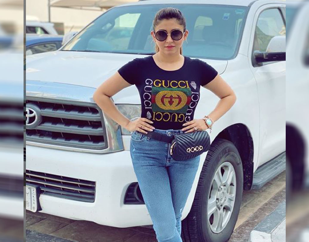 তাঁদের সম্পর্ক নিয়ে ইন্ডাস্ট্রিতে হাজারও গুঞ্জন। মাঝে রটেছিল ঐন্দ্রিলা নাকি তাঁর এক সহ অভিনেতার প্রতি দুর্বল হয়ে পড়ছেন। তবে সে সব গুঞ্জন নিয়ে একেবারেই মাথা ব্যথা নেই এই জুটির। রটনা বলে উড়িয়ে দিয়ে তাঁরা আপাতত মগ্ন একান্তে।