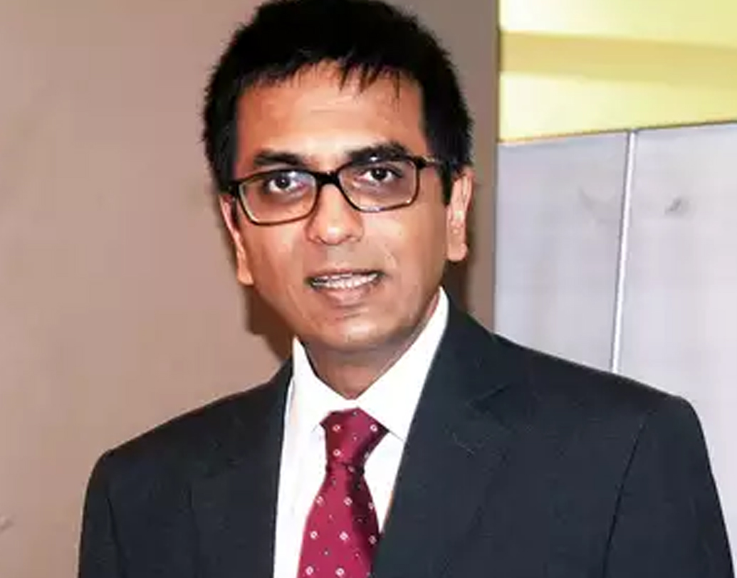 ১৯৮২ সালে দিল্লি বিশ্ববিদ্যালয় থেকে এলএলবি এবং ১৯৮৩ সালে হার্ভার্ড বিশ্ববিদ্যালয় থেকে এলএলএম ডিগ্রি অর্জন করেন। হার্ভার্ড বিশ্ববিদ্যালয় থেকেই তিনি আইনে পিএইচডি করেন।