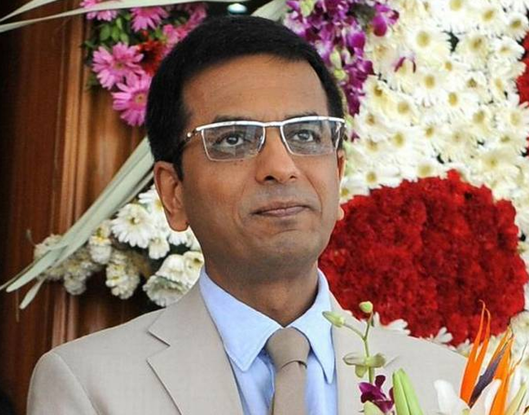 দিল্লি বিশ্ববিদ্যালয়ে আইনি নিয়ে পড়াকালীনই তিনি জুনিয়র অ্যাডভোকেট হয়ে আইনজীবী এবং বিচারকদের অ্যাসিস্ট্যান্ট হিসাবে কাজ শুরু করেন।