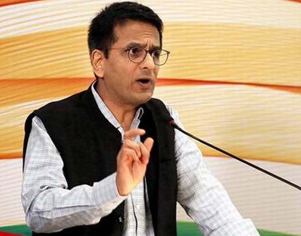 সেই মামলায় পৃথক রায় দিয়ে সতর্ক করেছিলেন, প্রতিটি তথ্যভাণ্ডারের সঙ্গে আধার যুক্ত হলে ব্যক্তিপরিসরের অধিকারে আঘাতের আশঙ্কা থেকে যায়। মূলত আধারের বর্তমান ব্যবস্থার ১০টি গলদের কথা উল্লেখ করেছিলেন তিনি।