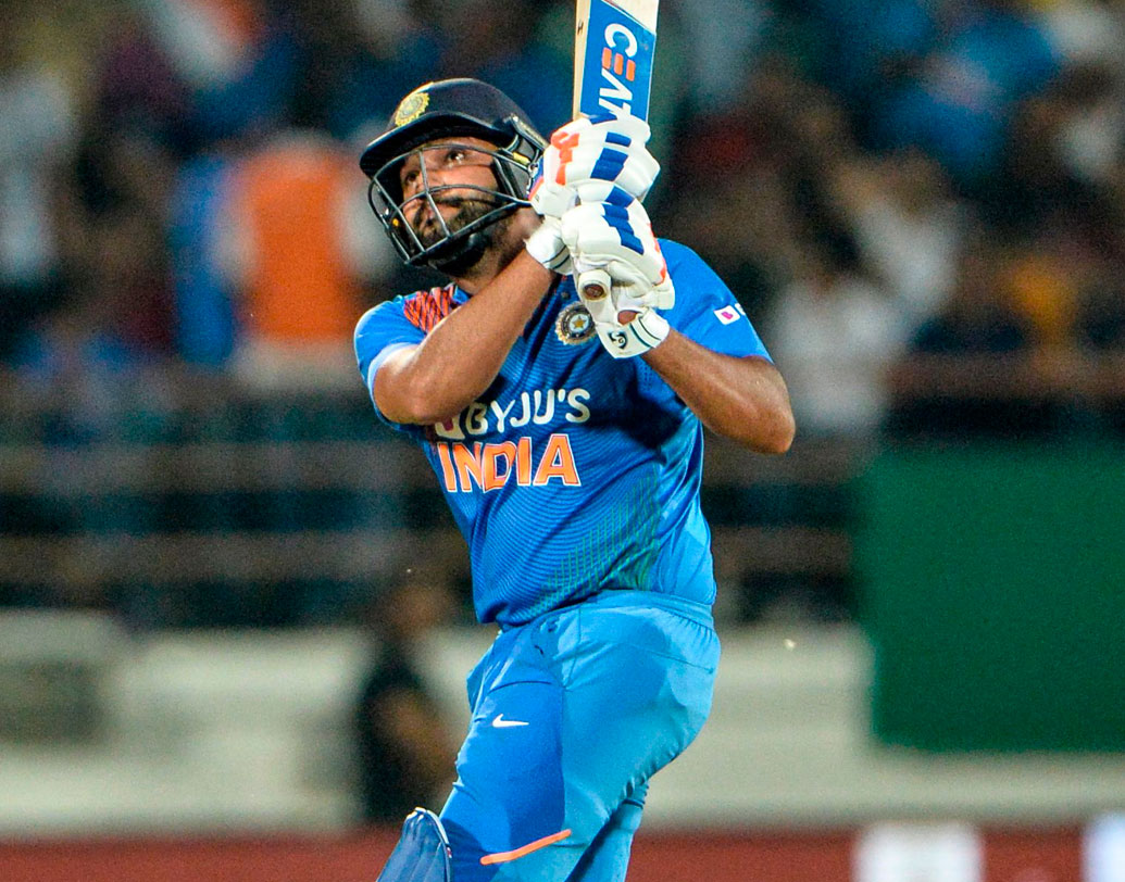 রোহিত শর্মা: প্রথম ম্যাচে বড় রান না করলেও রাজকোটে দেখা গিয়েছে সেই চেনা রোহিতকে। ৪৩ বলে তাঁর ব্যাট থেকে এসেছে ৮৫ রানের ঝোড়ো ইনিংস। আজও তাঁর ব্যাটের দিকেই তাকিয়ে থাকবে ভারত।