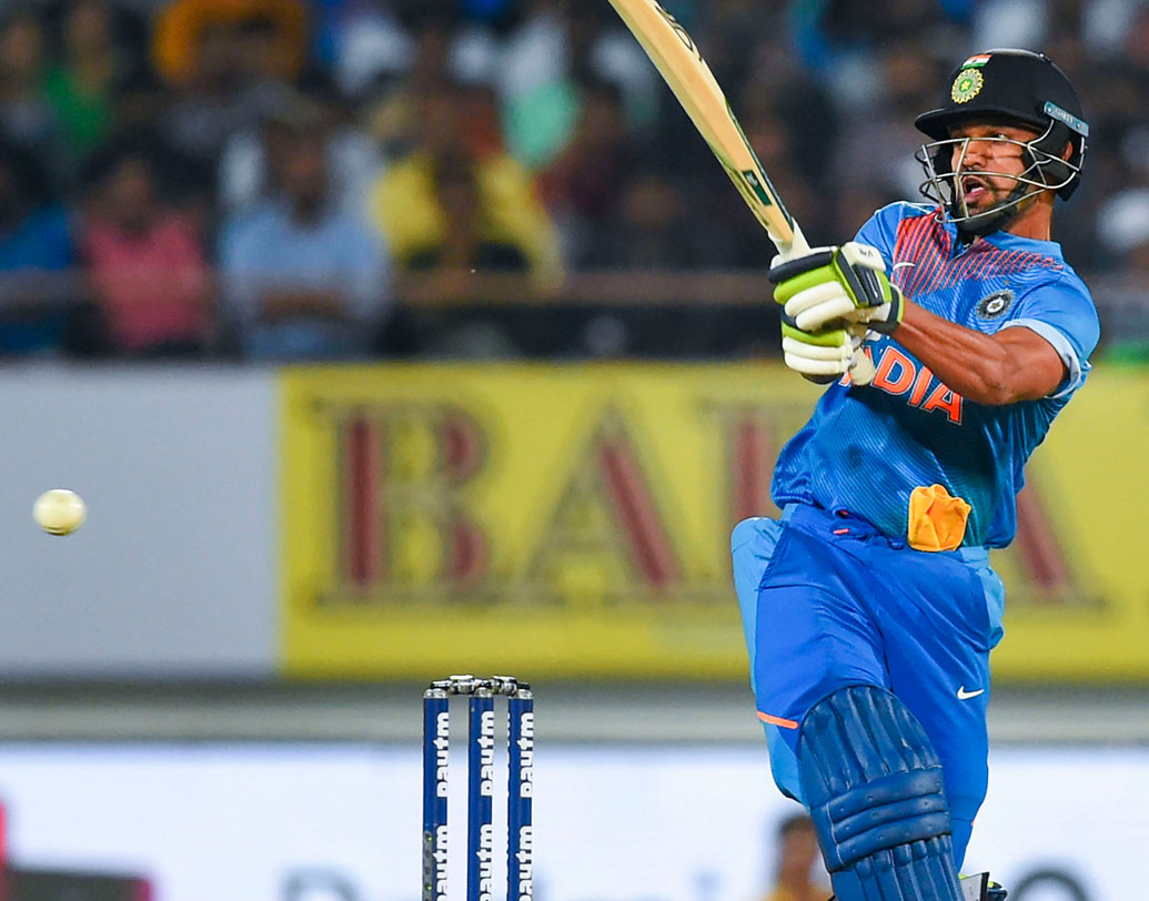 শিখর ধওয়ন: নাগপুরে রোহিতের সঙ্গে দেখা যেতে পারে ধওয়নকে। ধওয়নের স্ট্রাইক রেট তাঁকে চিন্তায় রাখবে। লোকেশ রাহুল, ময়াঙ্ক আগরওয়ালদের পিছনে ফেলতে ভাল কিছু করতে হবে বাঁহাতি ওপেনারকে।