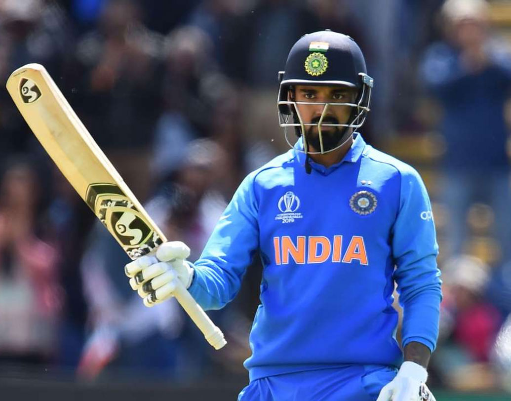 লোকেশ রাহুল: নিজের প্রতিভার সঙ্গে সুবিচার করতে পারছেন না রাহুল। বার বার সুযোগ পেয়েও ব্যর্থ হয়েছেন। সিরিজের গুরুত্বপূর্ণ ম্যাচে তাই জ্বলে ওঠার জন্য মুখিয়ে থাকবেন রাহুল। বিশ্বকাপের দলে জায়গা পাকা করতে বড় রান করতেই হবে তাঁকে।