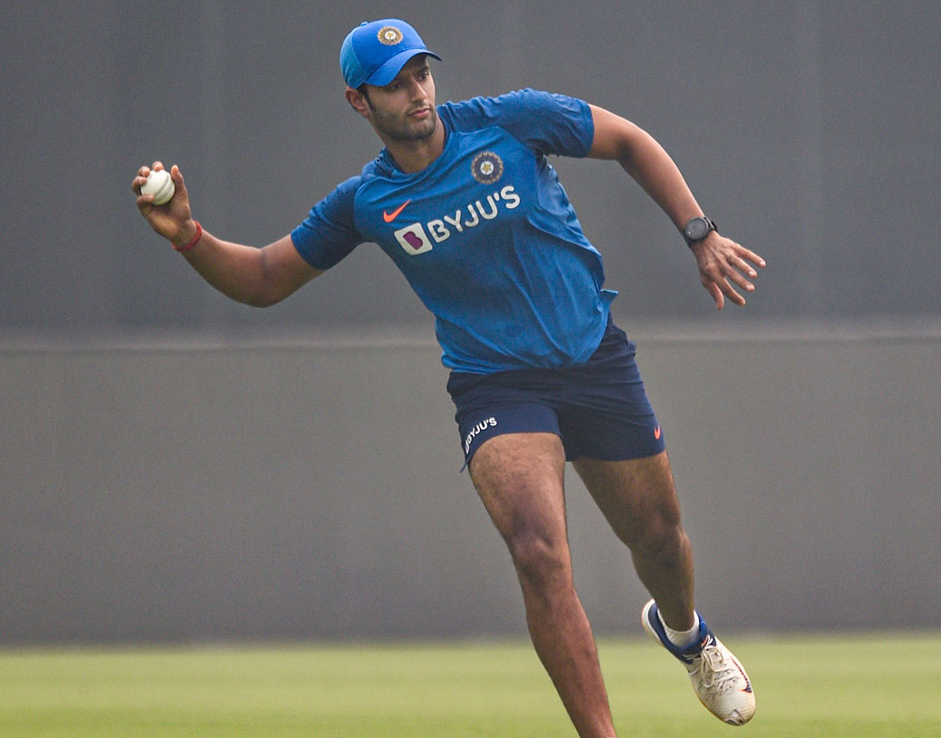 শিবম দুবে: অভিষেক ম্যাচে নজর কাড়তে পারনেনি শিবম। নয়াদিল্লিতে ৪ বলে করেন মাত্র ১। রাজকোটে ব্যাটের সুযোগ পাননি। বল করেছিলেন মাত্র ২ ওভার। নাগপুরে তাঁর কাছ থেকে বড় কিছু দেখা যেতেই পারে।