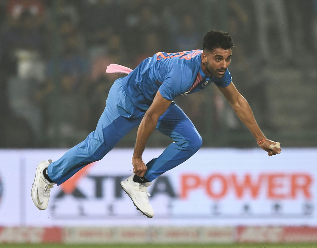 দীপক চাহার: ২৭ বছর বয়সি পেসার উইকেটের দু’দিকেই সুইং করাতে পারেন। সেই সঙ্গে ব্যাট হাতেও বেশ বড়সড় ছয় হাঁকানোর ক্ষমতা রাখেন। রাজকোটে ৪ ওভারে মাত্র ২৫ রান খরচ করেছিলেন। নাগপুরে তাঁর দলে থাকাটা প্রায় নিশ্চিত।