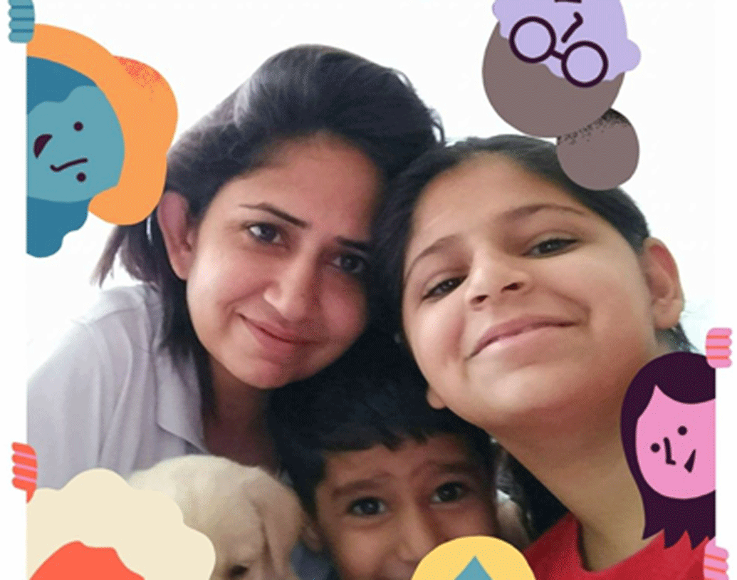 যাঁর কথা হচ্ছে তিনি মনিকা চৌধুরি। অঙ্কে স্নাতক মনিকা দিল্লির বাসিন্দা। স্বামী এবং দুই সন্তান নিয়ে তাঁর সুখের সংসার।