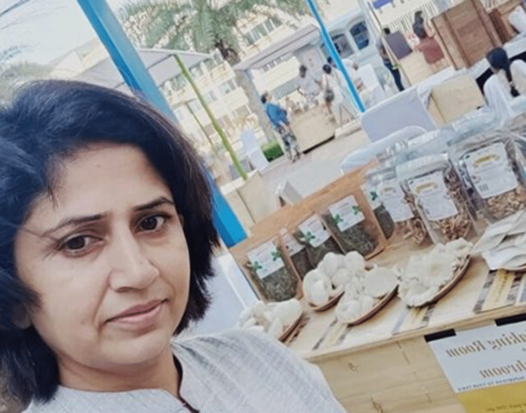 তিনি খারাপ স্পনগুলো বাদ দিয়ে মাশরুম চাষ করতে শুরু করেন। এতে প্রথম ৩-৪ মাস তাঁর বেশ ক্ষতি হয়েছিল। কোন স্পনের স্বাস্থ্য খারাপ আর কোন স্পনের স্বাস্থ্য ভাল তা বুঝতেই বেশ কিছুটা সময় লেগেছিল তাঁর।