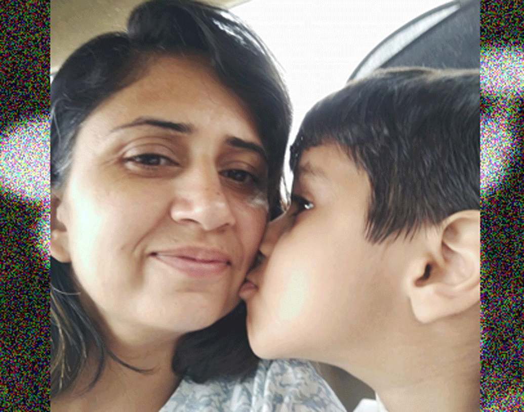 প্রথম প্রথম মনিকা ২০-২৫ কেজি মাশরুম ফলাতে পারতেন। বর্তমানে প্রতি মাসে ৪০-৪৫ কেজি মাশরুম উত্পাদন হয়। মাসে আয় করেন লক্ষাধিক টাকা।