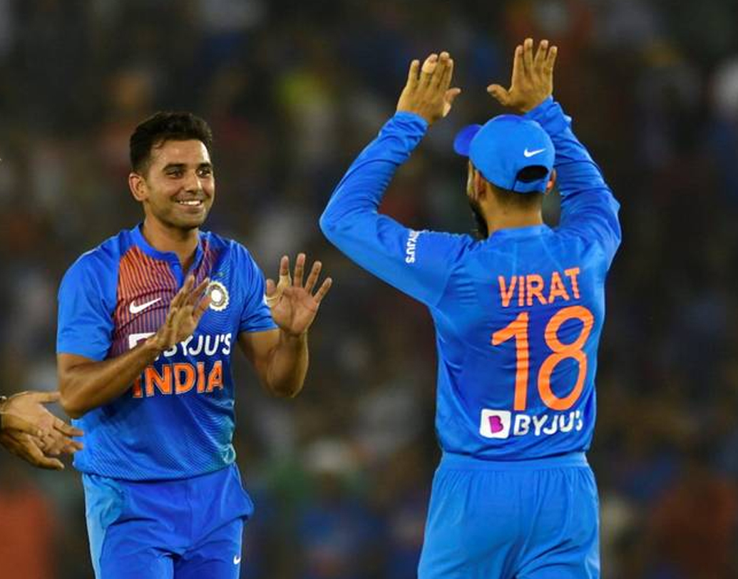 সেই মরসুমে রঞ্জির প্লেটে ছয় ম্যাচে ১৯.৬৩ গড়ে ৩০ উইকেট নিয়েছিলেন দীপক। যার ফলে প্লেট থেকে এলিটে উঠে আসে রাজস্থান। ২০১০-১১ মরসুমে এলিটে আট ম্যাচে ৩৭.৬৬ গড়ে নেন ২১ উইকেট। ২০১৭-১৮ মরসুমে সৈয়দ মুস্তাক আলি ট্রফিতে মাত্র ৯.৯৪ গড়ে নয় ম্যাচে নেন ১৯ উইকেট।