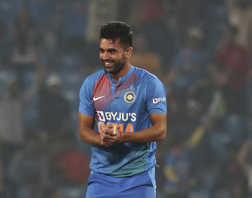 টি-টোয়েন্টি ফরম্যাটে এখনও পর্যন্ত সাত ম্যাচে ১৪ উইকেট নিয়েছেন দীপক। তার মধ্যে রবিবারই বাংলাদেশের বিরুদ্ধে সাত রানের বিনিময়ে নেন ছয় উইকেট। যা এই ফরম্যাটে সেরা বোলিংয়ের রেকর্ড গড়েছে। বাংলাদেশের বিরুদ্ধে সদ্যসমাপ্ত সিরিজের সেরাও হয়েছেন তিনি।