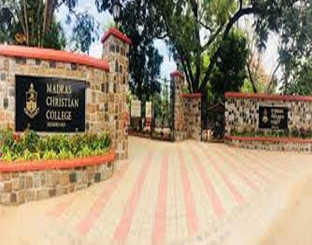 পুরো নাম তিরুনেল্লাই  নারায়ণ আইয়ার শেষন। কেরলের পলক্কড় জেলার থিরুনেল্লাই-তে জন্ম ১৯৩২ এর ১৫ ডিসেম্বর। বাসেল ইভাঞ্জেলিক্যাল মিশন হায়ার সেকেন্ডারি স্কুলের পরে তিনি ইন্টারমিডিয়েট করেন ভিক্টোরিয়া কলেজ থেকে। তারপর মাদ্রাজ ক্রিশ্চান কলেজ থেকে পদার্থবিজ্ঞানে স্নাতক।