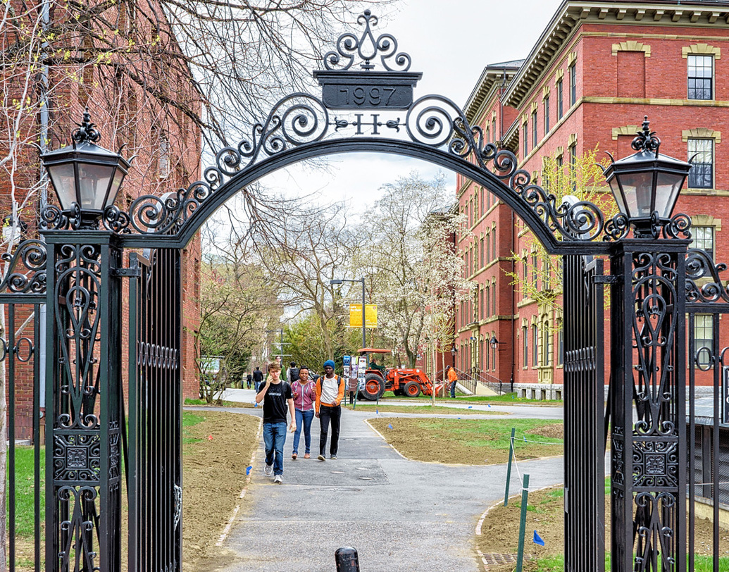 পরবর্তী সময়ে নিজের কলেজে তিনি তিন বছর কাজও করেছেন ডেমনস্ট্রেটর হিসেবে। আইএএস অফিসার হয়ে ১৯৫৫ সালে যোগ দেন সিভিল সার্ভিসে। পরে এডওয়ার্ড ম্যাসন ফেলোশিপ পেয়ে হার্ভার্ড বিশ্ববিদ্যালয়ে পড়াশোনা করেন পাবলিক অ্যাডমিনিস্ট্রেশন নিয়ে। ওই বিষয়ে স্নাতকোত্তর ডিগ্রি পান ১৯৬৮ সালে।