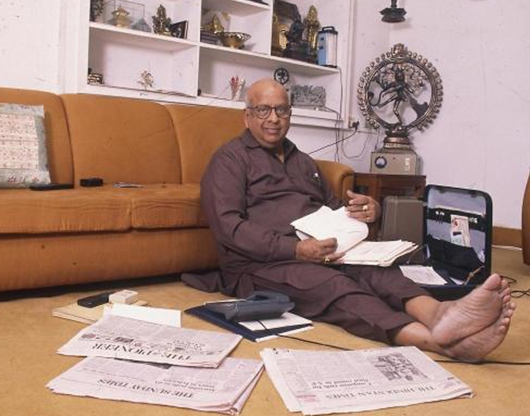 ২০১৮ সালে প্রয়াত হন তাঁর স্ত্রী জয়লক্ষ্মী। তার পর থেকে ব্যক্তিগত জীবনে নিঃসঙ্গ হয়ে পড়েন প্রাক্তন মুখ্য নির্বাচন কমিশনার। গত কয়েক বছর তিনি অসুস্থ ছিলেন বার্ধক্যজনিত রোগে। তারমধ্যেও ভেবেছিলেন আত্মজীবনী লিখবেন। কিন্তু সেই ইচ্ছে অধরাই থেকে গেল।