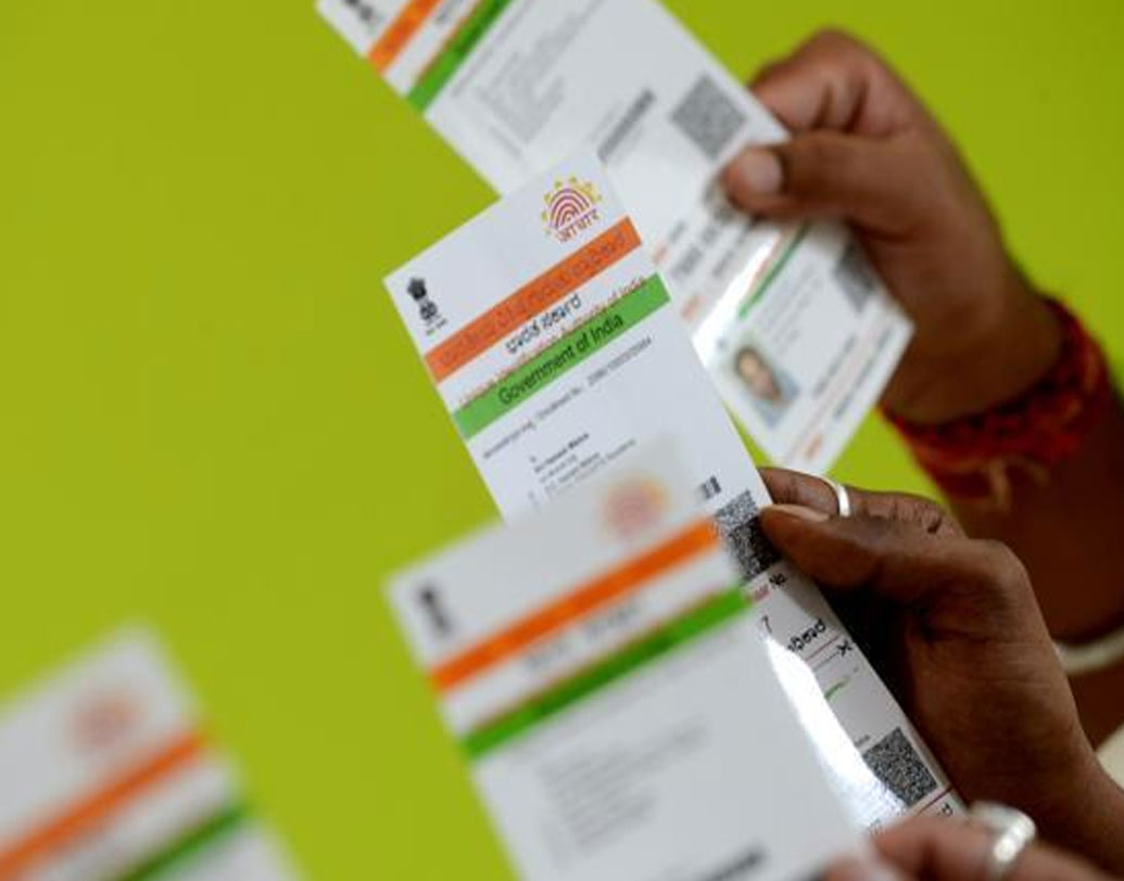 আঞ্চলিক অফিসে ইমেল করার ঠিকানা help@uidai.in। তবে এর সঙ্গে একটি শর্ত রয়েছে। ইউআইডিএআই জানিয়েছে, এ সব ক্ষেত্রে নাগরিককে চিঠি বা ইমেলে ব্যাখ্যা করতে হবে, কেন তিনি নির্ধারিত সংখ্যার বেশি বার তথ্য বদল ঘটানোর অনুরোধ করছেন এবং কেন সেই আবেদন গ্রাহ্য করা হবে।