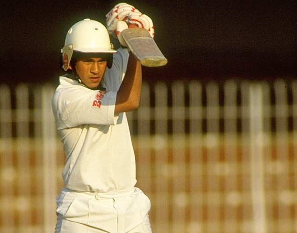 সচিন আন্তর্জাতিক ক্রিকেটে তাঁর প্রথম অর্ধশতরান করেছিলেন ১৬ বছর ২১৪ দিন বয়সে। ১৯৮৯ সালে পাকিস্তানের বিরুদ্ধে, ফয়জলাবাদে। তিন দশক ধরে অটুট থাকা সচিনের সেই রেকর্ড ভেঙে দিলেন শেফালি। তিনি- এখন আন্তর্জাতিক ক্রিকেটে সবথেকে কম বয়সে অর্ধশতরান করা ভারতীয়।