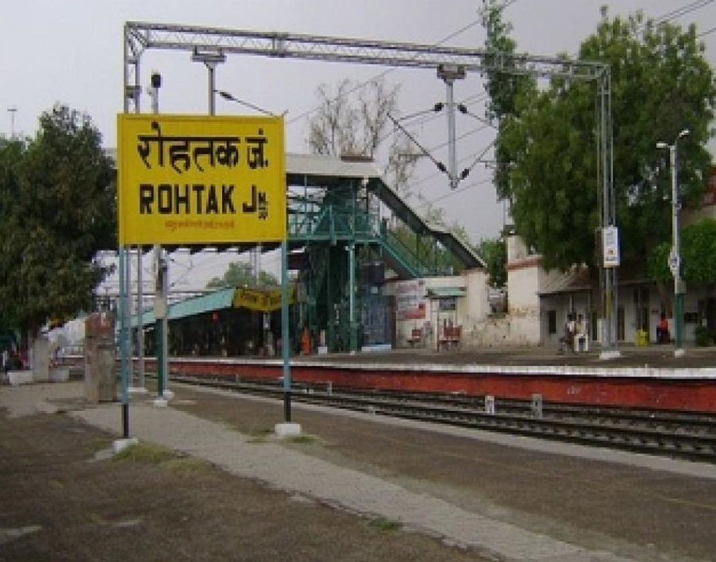 শেফালির জন্ম ২০০৪ সালের ২৮ জানুয়ারি, হরিয়ানার রোহতকে। চলতি বছরের সেপ্টেম্বরে প্রথম সুযোগ টি-২০ দলে। প্রথম ম্যাচ দক্ষিণ আফ্রিকার বিপক্ষে, দেশের মাটিতে। টি-২০ খেলা ভারতীয় মহিলা ক্রিকেটারদের মধ্যে তিনি সর্বকনিষ্ঠ।