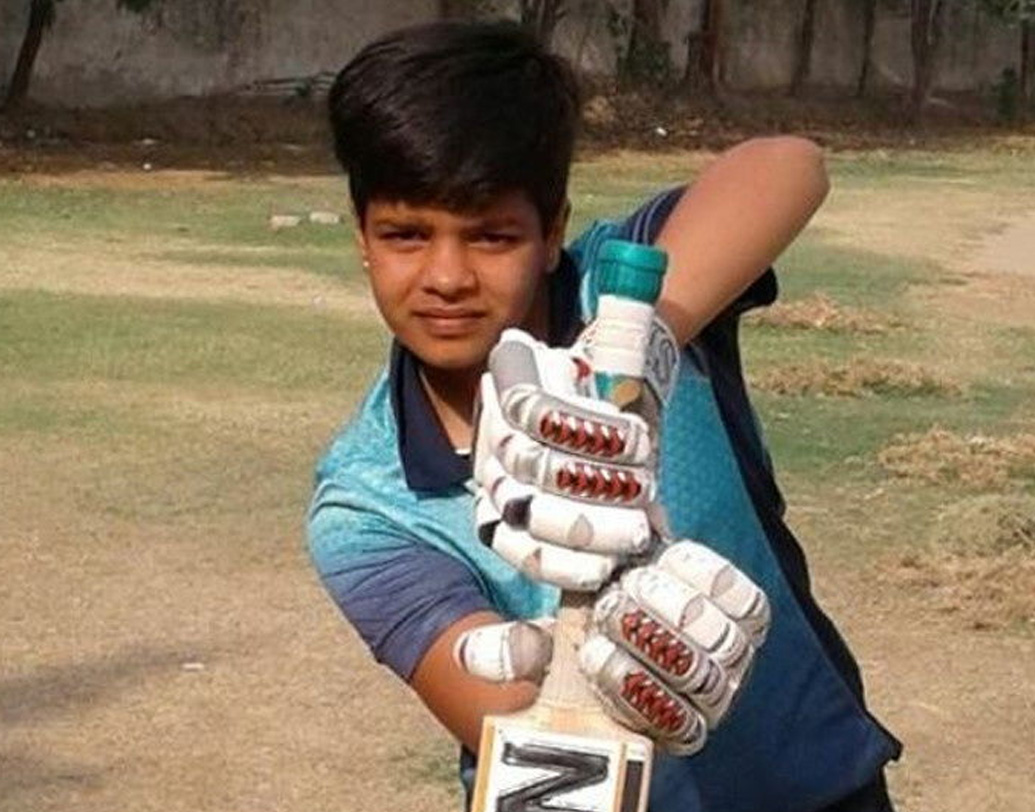 ছেলেদের সঙ্গে ক্রিকেট খেলতে থাকেন শেফালি। ঘরোয়া ক্রিকেটের এক মরসুমে দুর্দান্ত পারফরম্যান্সের পরে জাতীয় দলে ডাক পেতে সময় লাগেনি সেন্ট পলস স্কুলের দশম শ্রেণির ছাত্রী, শেফালির।