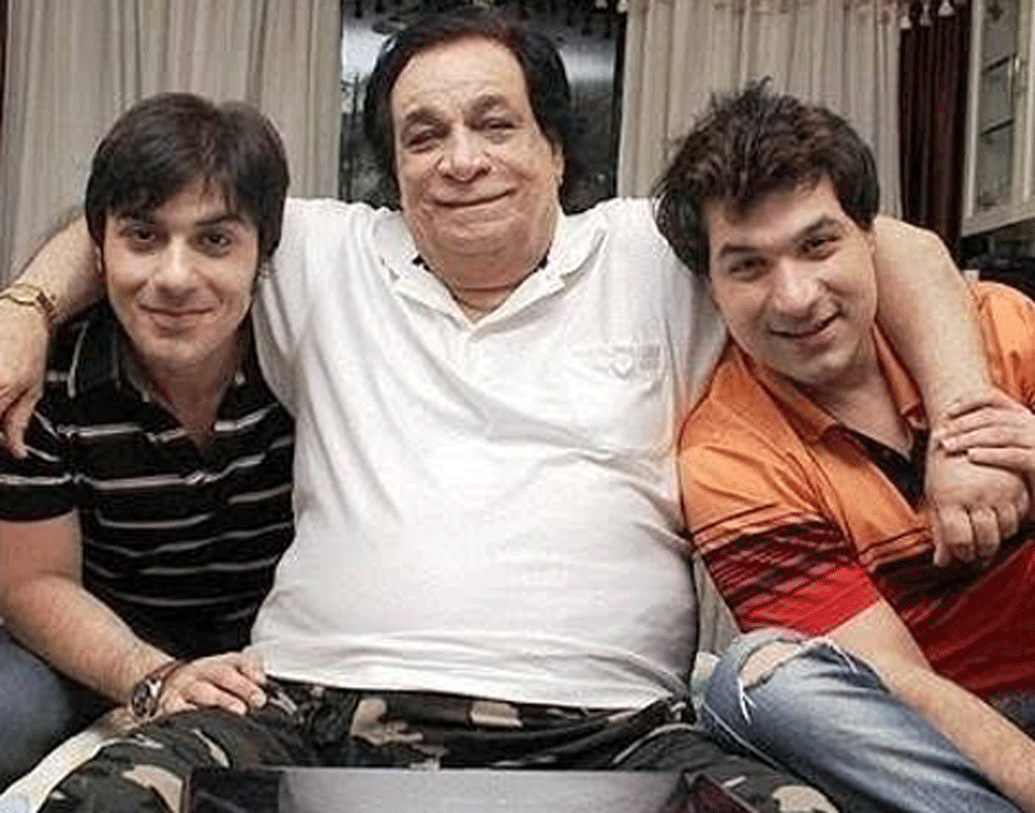 ২০১৮ সালে বলিউড তার অন্যতম অভিনেতা, কমেডিয়ান, ভিলেন, স্ক্রিপ্টরাইটারকে হারিয়েছে। অনেকেই জানেন না, আফগানিস্তানের কাবুলে জন্ম কাদের খানের। অভিনয়ে আসার আগে তিনি সিভিল ইঞ্জিনিয়ার ছিলেন। আজরা নামে এক মহিলাকে বিয়ে করেন তিনি। তাঁদের তিন সন্তান। শেষ জীবনে কাদের খান কানাডাতেই কাটান। সেখানেই তাঁর মৃত্যু হয়।