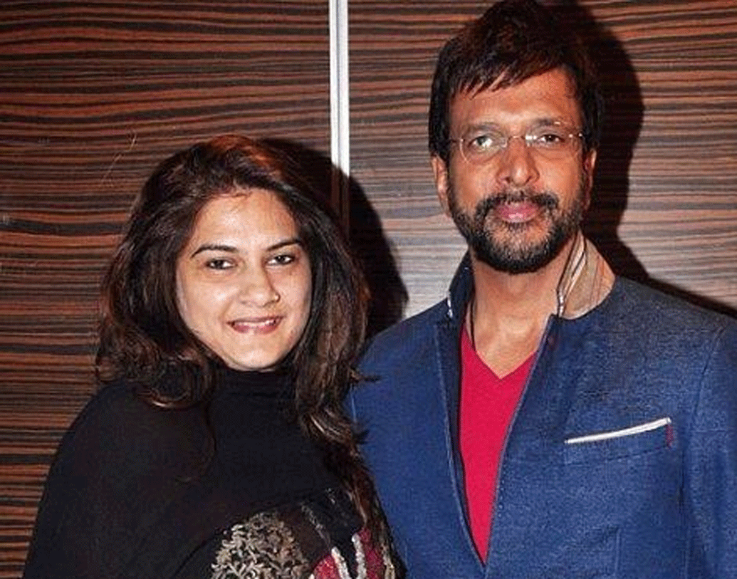 বহু গুণে পারদর্শী জাভেদ জাফরি। তিনি অভিনেতা, নৃত্যশিল্পী, কোরিওগ্রাফার, ভিডিয়ো জকি এবং ফিল্মমেকারও। এরই সঙ্গে তিনি ভীষণ ভাল কমেডিয়ান। জাভেদের প্রথম স্ত্রী ছিলেন পাকিস্তানি অভিনেত্রী জেবা বখতিয়ার। তারপর তিনি হাবিবা নামে এক মহিলাকে বিয়ে করেন। হাবিবাকেই জাভেদ নিজের জীবনের অনুপ্রেরণা মনে করেন।