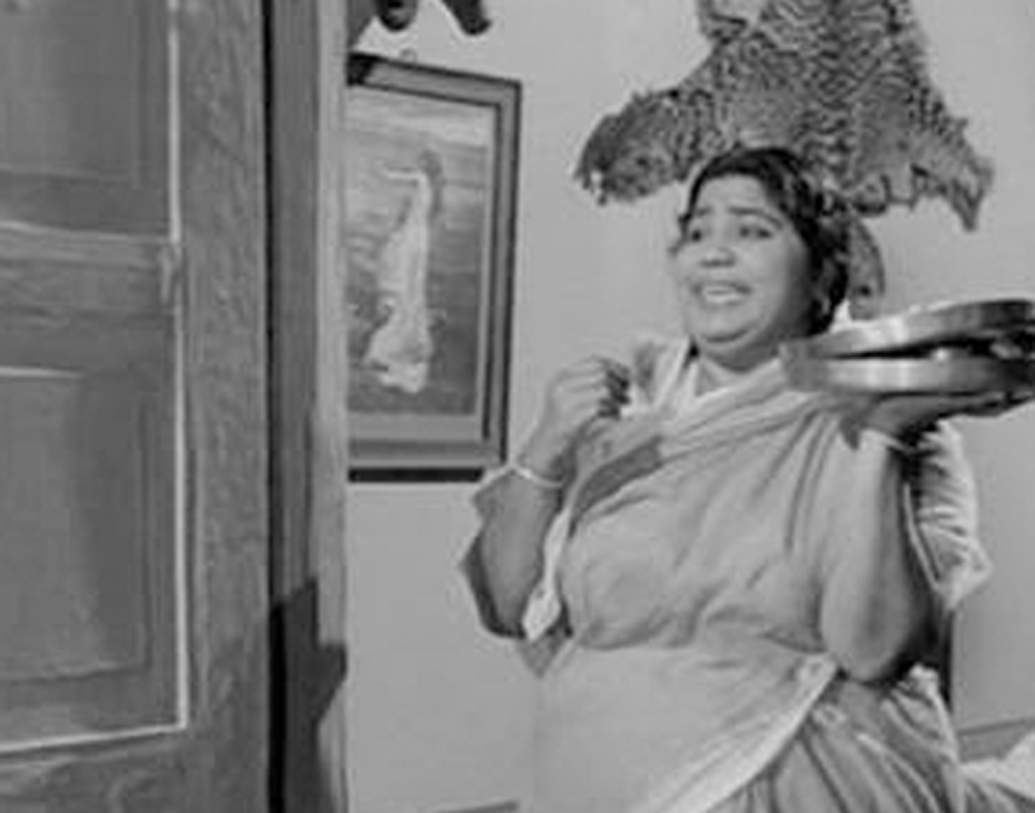 আসল নাম উমা দেবী খত্রী। কিন্তু বলিউড তাঁকে টুনটুন নামেই চেনে। তিনিই বলিউডের প্রথম মহিলা কমেডিয়ান। ২০০৩ সালে ৮০ বছর বয়সে মারা যান তিনি। তিনি দুবার বিয়ে করেন। প্রথম স্বামী আখতার আব্বাস কাজী এবং দ্বিতীয় স্বামীর নাম মোহন।