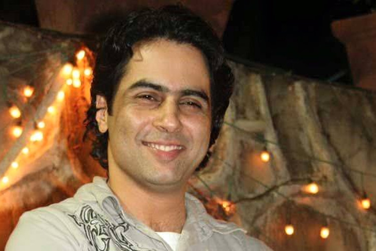 মাত্র ষোলো বছর বয়সে আমনের টেলিভিশনে হাতেখড়ি। ১৯৮৭ সালে তাঁকে দেখা গিয়েছিল টিভি সিরিয়াল ‘পচপন খাম্বে লাল দিওয়ার’-এ।