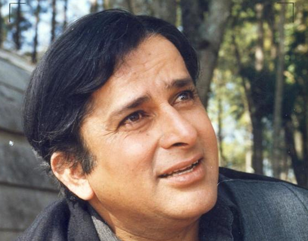 নাট্যব্যক্তিত্ব জিওফ্রে কেন্ডল তাঁর নাটকের দলের গোড়াপত্তন করেছিলেন লন্ডনে। তবে বছরের বেশিরভাগ সময়ে তাঁরা ঘুরে ঘুরে শো করতেন ভারতে। সে রকমই এক শো-এর সময়ে ‘দ্য টেম্পেস্ট’-এর মিরান্ডারূপী জেনিফারকে দেখলেন বলবীর।