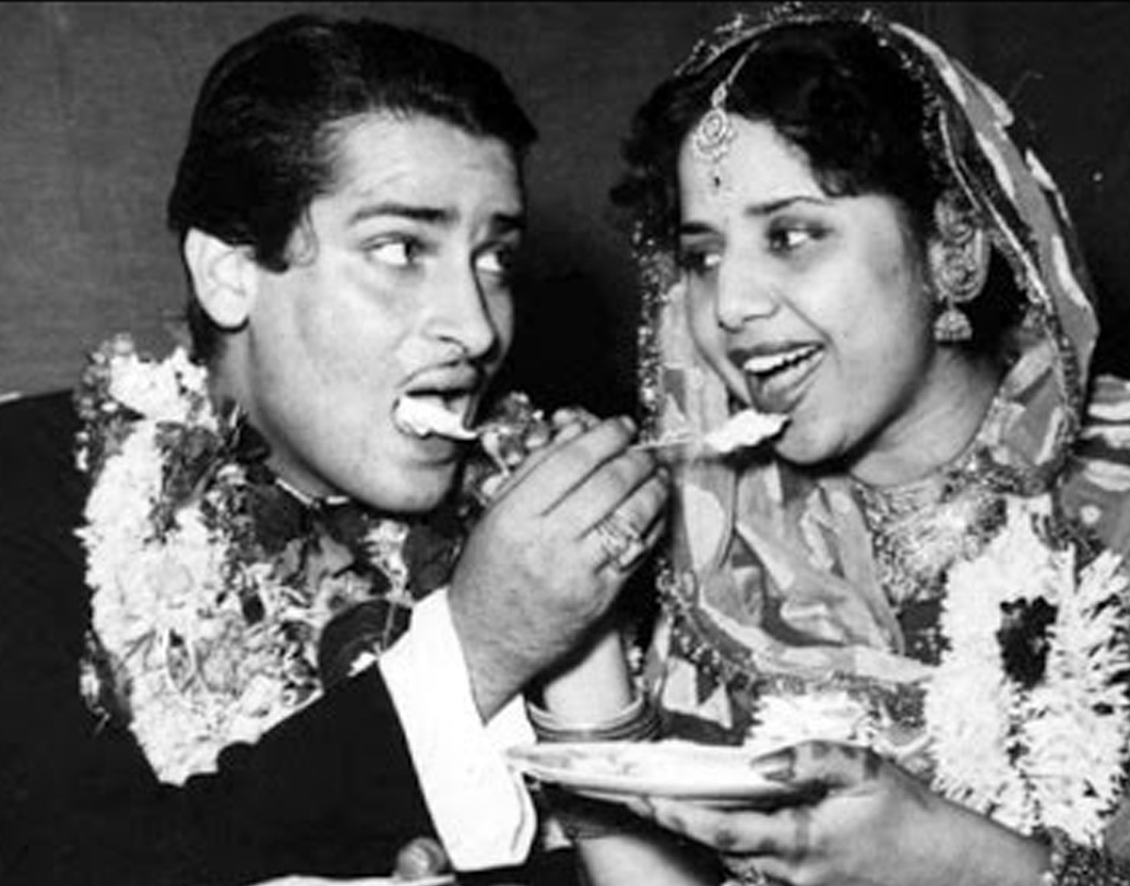 বিয়ের আগেই একদিন জেনিফারের সঙ্গে আলাপ করলেন গীতা। বৌদির কাছে দেওরের আব্দার, বাড়িতে ম্যানেজ করতেই হবে। কী করবেন বুঝতে না পেরে গীতা প্রথমে জানালেন স্বামী, শাম্মি কপূরকে।