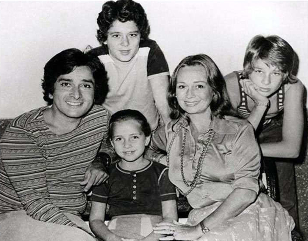 তাঁদের সন্তানরাও অভিনয়কে পেশা হিসেবে নিতে চেয়েছিলেন। কিন্তু বাদ সাধল চেহারায় ব্রিটিশ ছোঁয়া। তাঁদের বড় কুণাল একজন সফল বিজ্ঞাপন নির্মাতা | বিয়ে করেছেন প্রযোজক, পরিচালক রমেশ সিপ্পির মেয়েকে | মেয়ে, সঞ্জনা গাঁটছড়া বেঁধেছেন ব্যাঘ্র বিশেষজ্ঞ বাল্মীক থাপারের সঙ্গে | ছোট ছেলে করণ থাকেন লন্ডনে | তিনি একজন সফল মডেল |