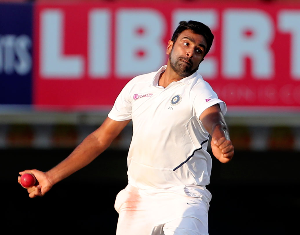 রবীন্দ্র জাডেজার সঙ্গী করে স্পিন বিভাগের নেতৃত্ব দিতে পারেন রবিচন্দ্রন অশ্বিন। টেস্টে ৩৫৭ উইকেট নেওয়া অশ্বিন অক্টোবরে প্রোটিয়াদের বিরুদ্ধে নিজের ৫০ উইকেটের গণ্ডি পার করেছেন। পেসারদের পাশাপাশি দক্ষিণ আফ্রিকার ইনিংসে ভাঙন ধরাতে বড় ভূমিকা নিয়েছিলেন।