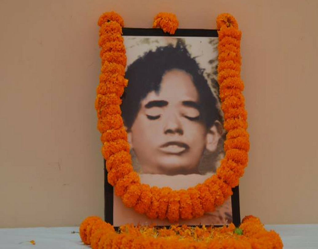 ব্রিটিশদের কাছে খবর এল, ব্রাহ্মণী নদী পেরিয়ে পালিয়েছেন হরমোহন। সেইমতো নীলকণ্ঠপুর ঘাটে বাঁধা বাজির নৌকোর কাছে পৌঁছল তারা। বাজির উপর দায়িত্ব ছিল ঘাটের চারপাশে নজরদারি। সে নদী পার করানোর বদলে মৃত্যুবরণ করল। মৃত্যুর আগে শেষ প্রাণবিন্দু অবধি সে চিৎকার করে গ্রামবাসীদের সতর্ক করেছিল, যে নদীর ঘাট অবধি পৌঁছে গিয়েছে ব্রিটিশ সেনা।