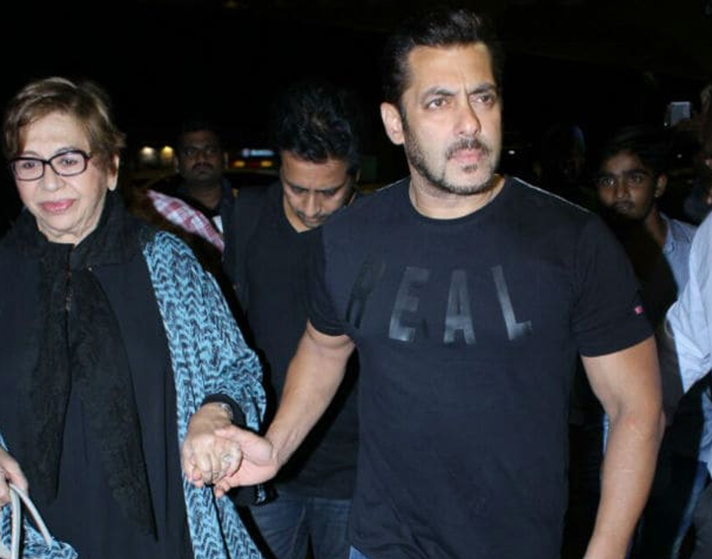 নার্সের কাজ নিলেন মা। কিন্তু তাঁর সামান্য বেতনে নুন আনার আগেই পান্তা শেষ। সেইসঙ্গে শেষ হল হেলেনের পড়াশোনাও। মায়ের পাশে দাঁড়াতে স্কুলে যাওয়া ছেড়ে দিলেন তিনি।