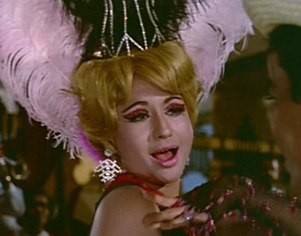 সেলিম খানের সঙ্গে হেলেনের আলাপ অবশ্য ছয়ের দশকের গোড়ায়। তিনি হেলেনকে বেশ কিছু ছবিতে অভিনয়ের সুযোগ দেন। ‘গুমনাম’, ‘শিকার’, ‘এলান’, ‘লহু কে দো রং’-এর মতো ছবিতে হেলেনের উপস্থিতি মনে রাখার মতো।